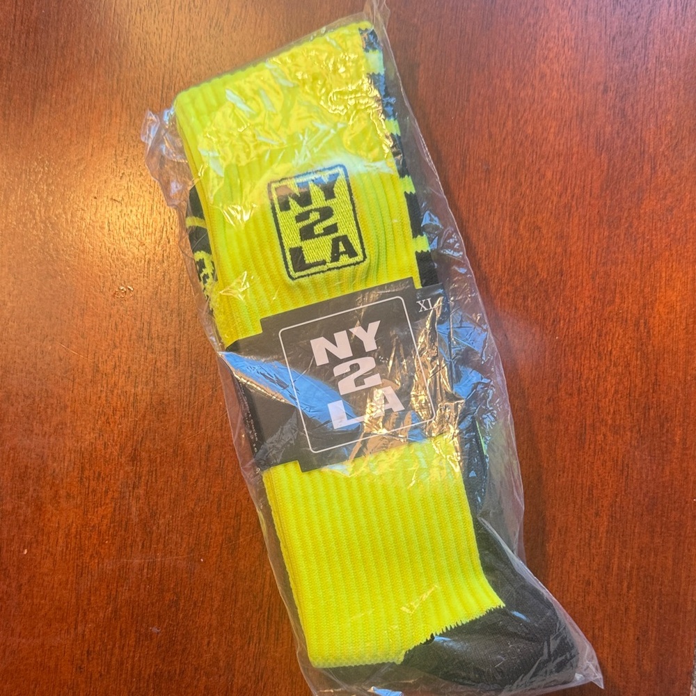 NY2LA Neon Yellow Men's Socks Size XL New in Package